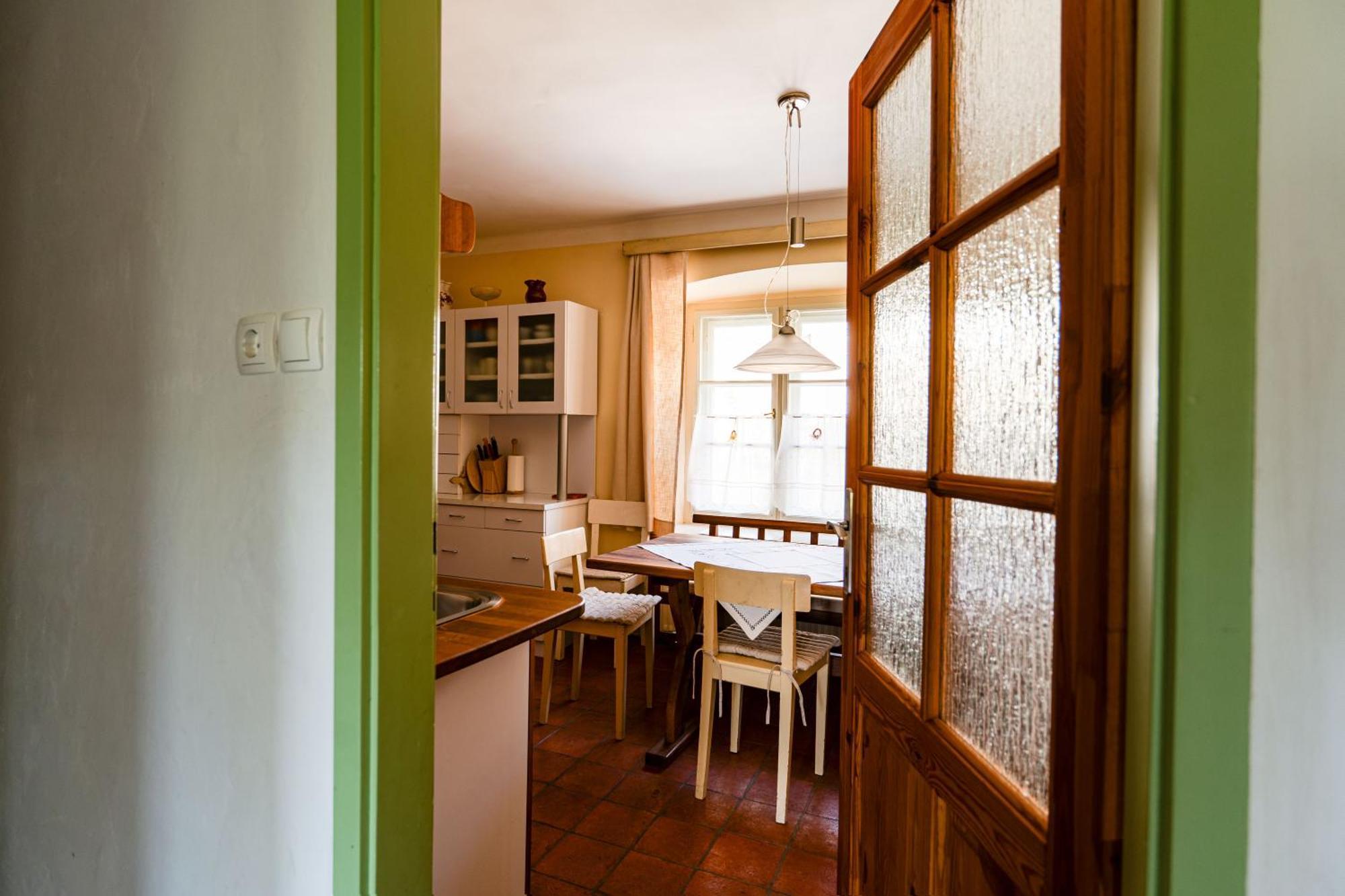 House, Garden And A Green Cat Bled Esterno foto